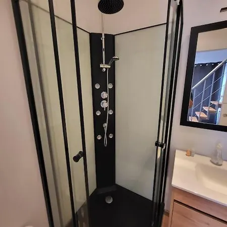 Maisonnette Independante 48m2 , Parking Prive, Calme & Confort