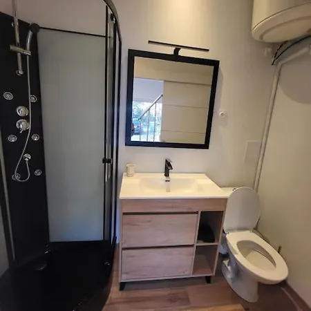 Maisonnette Independante 48m2 , Parking Prive, Calme & Confort 펜션