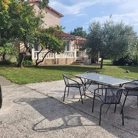 Maisonnette Independante 48m2 , Parking Prive, Calme & Confort *